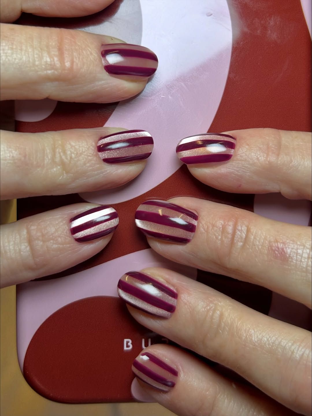 Berry Rose Pale Gold Stripe Nails Berry Rose Pale Gold Stripe Nails — Winter Round Nails