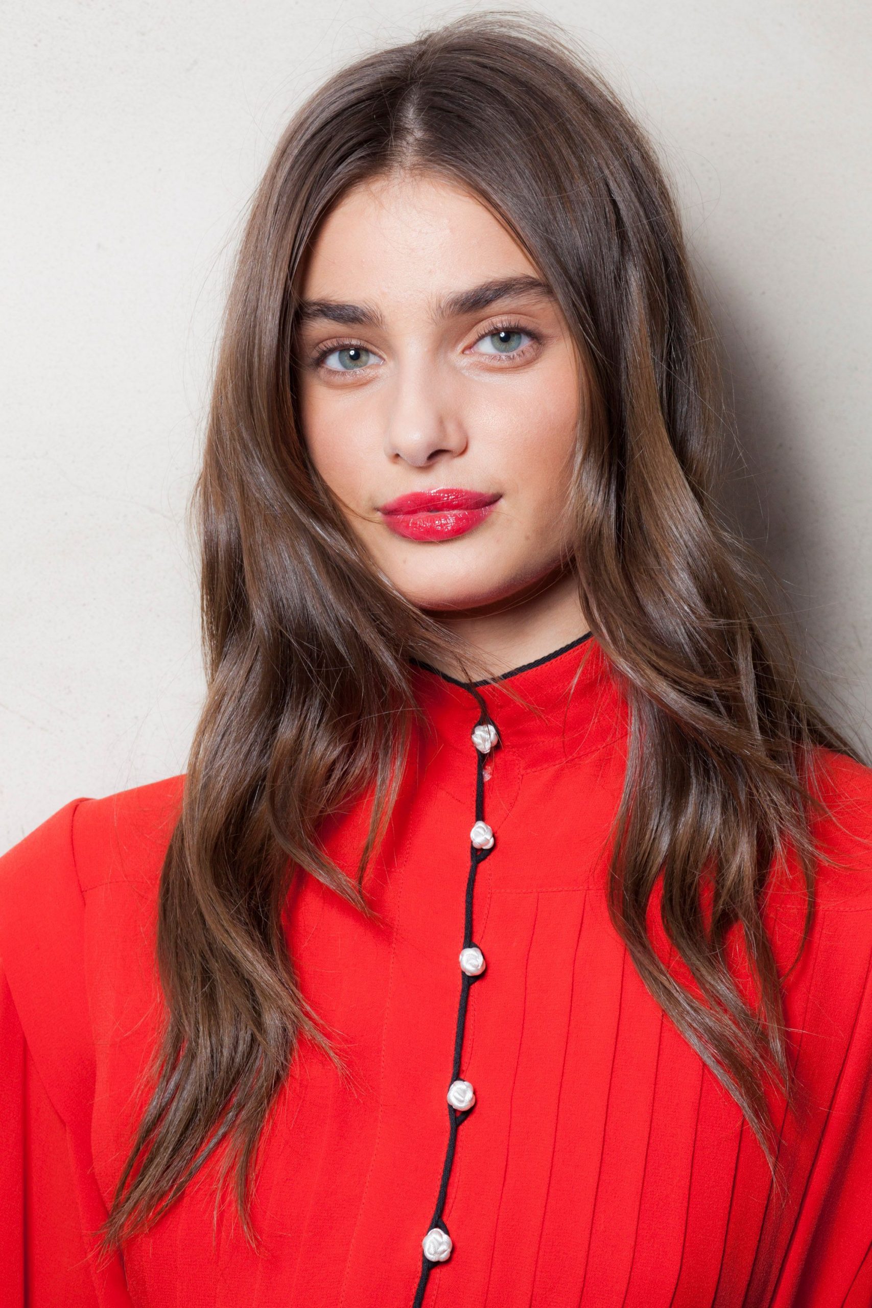 Collarbone Lob With Wispy Bangs Collarbone Lob With Wispy Bangs — Winter Haircuts for Long Faces
