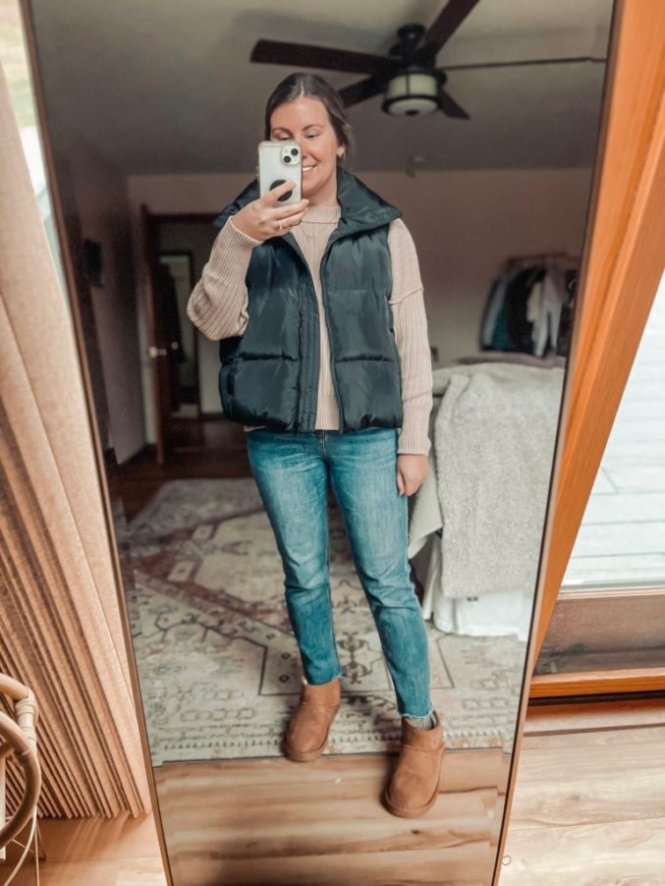 Black Puffer Vest with Beige Sweater and Straight Jeans Black Puffer Vest with Beige Sweater and Straight Jeans — Puffer Vest Outfits