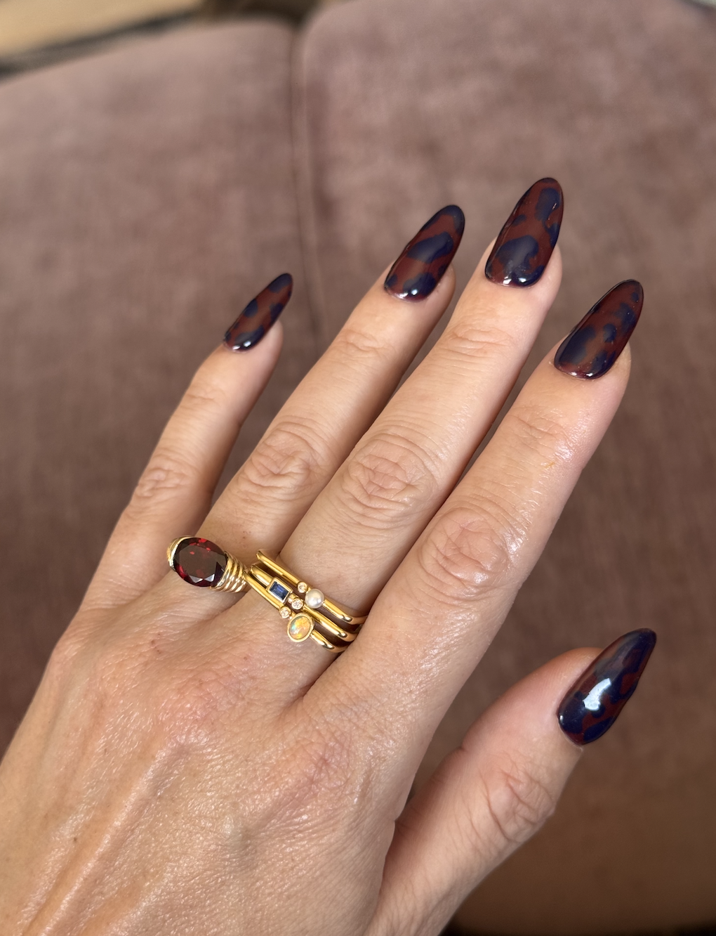 Glossy Tortoiseshell Almond Nails — Winter Nails