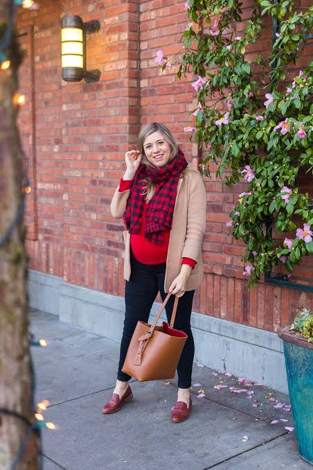 Casual Everyday Look with Beige Cardigan and Plaid Scarf Casual Everyday Look with Beige Cardigan and Plaid Scarf — Winter Maternity Outfits