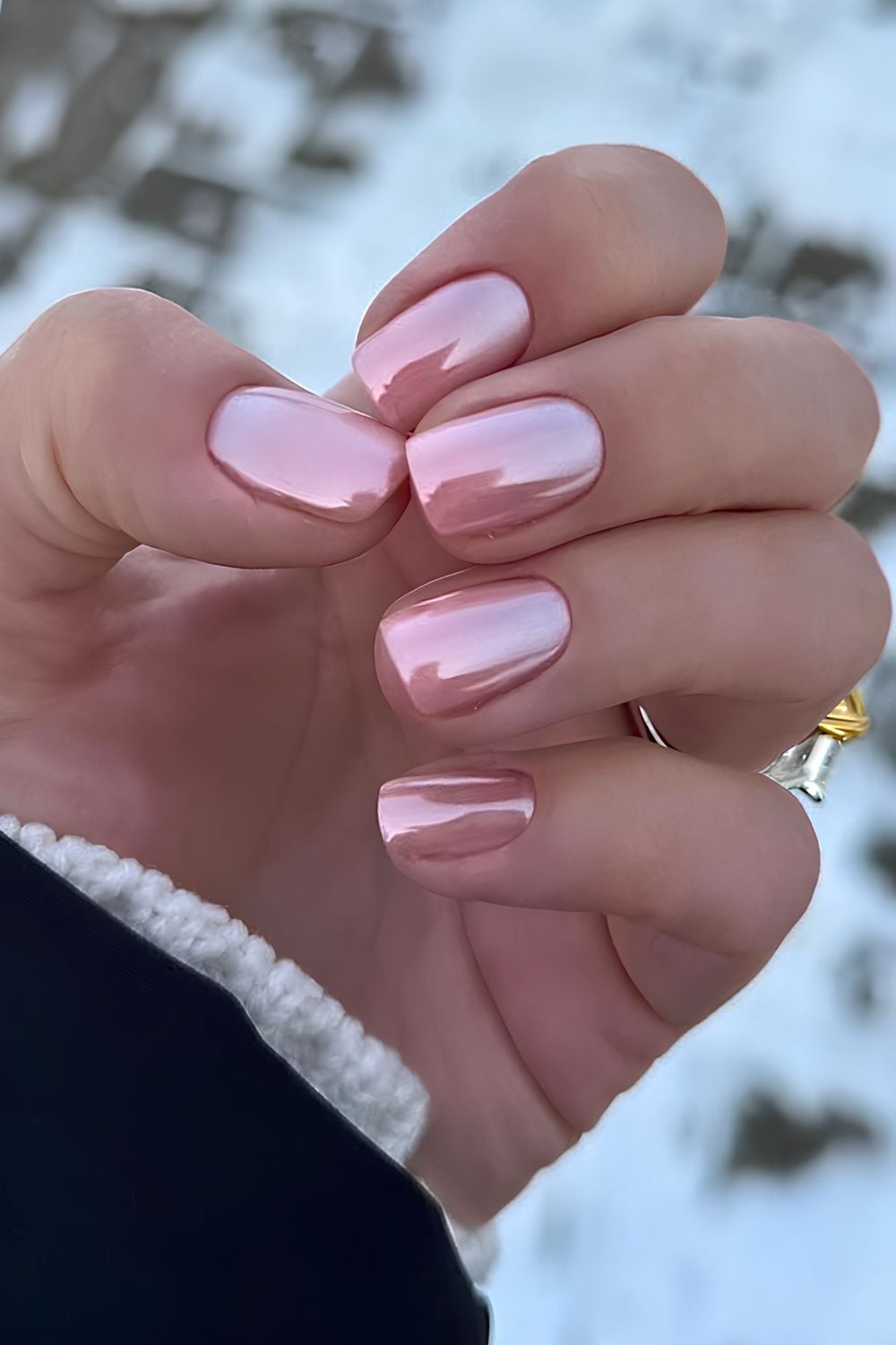 Pale Pink Chrome Mirror Nails Pale Pink Chrome Mirror Nails — Short Winter Nails