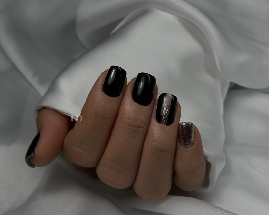 Glossy Black Accent Nails with Glitter — Winter Black Nails