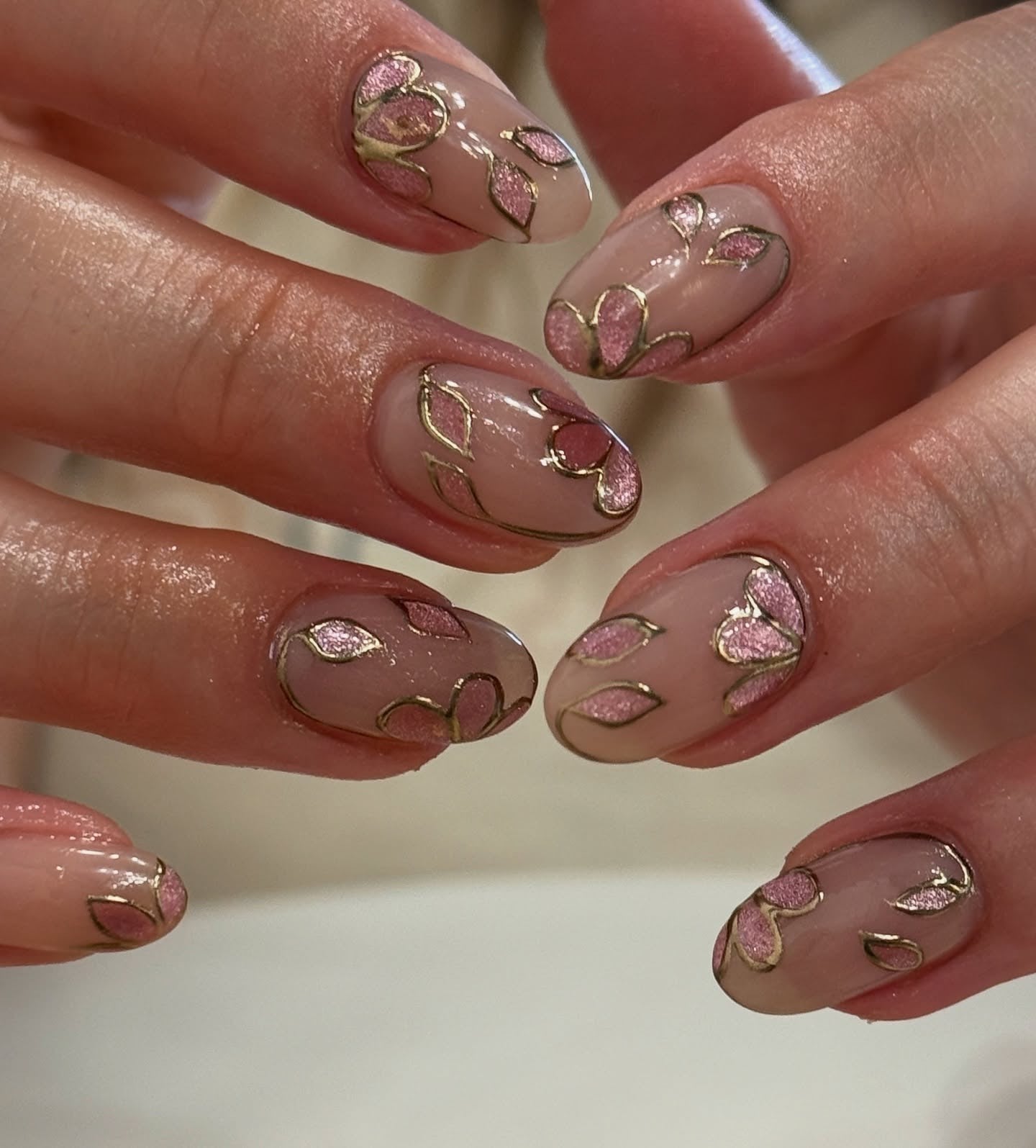 Nude Gold Pink Glitter Leaf Oval Nails Nude Gold Pink Glitter Leaf Oval Nails — Classy Simple Nail Designs