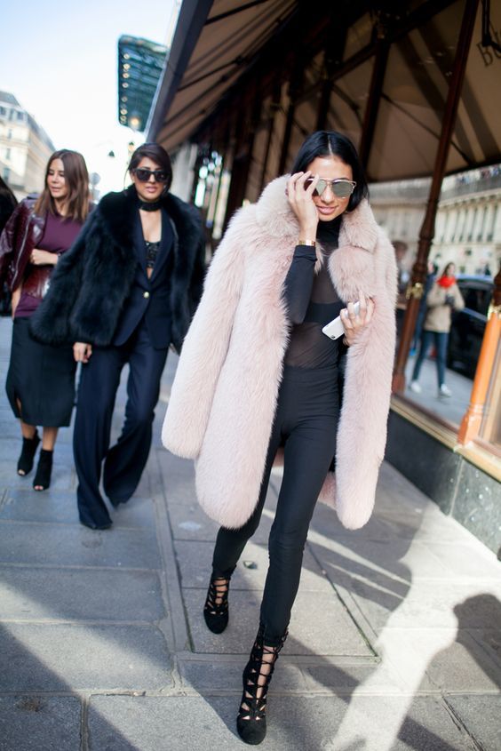 Oversized Light Pink Faux Fur Coat for Street Style — Faux Fur Coat Outfits
