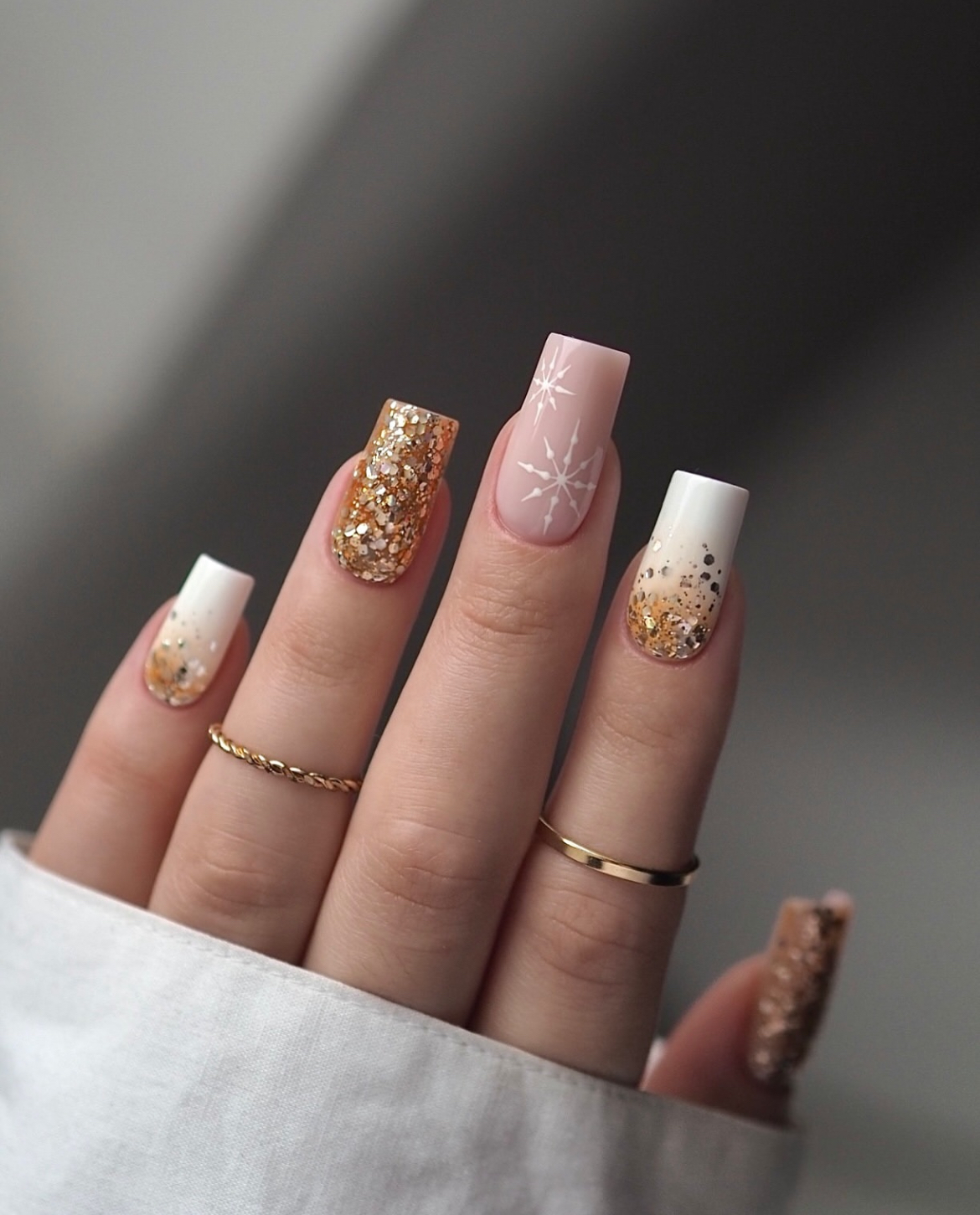 Gold Glitter Gradient With Snowflake Art Gold Glitter Gradient With Snowflake Art — Winter Square Nails