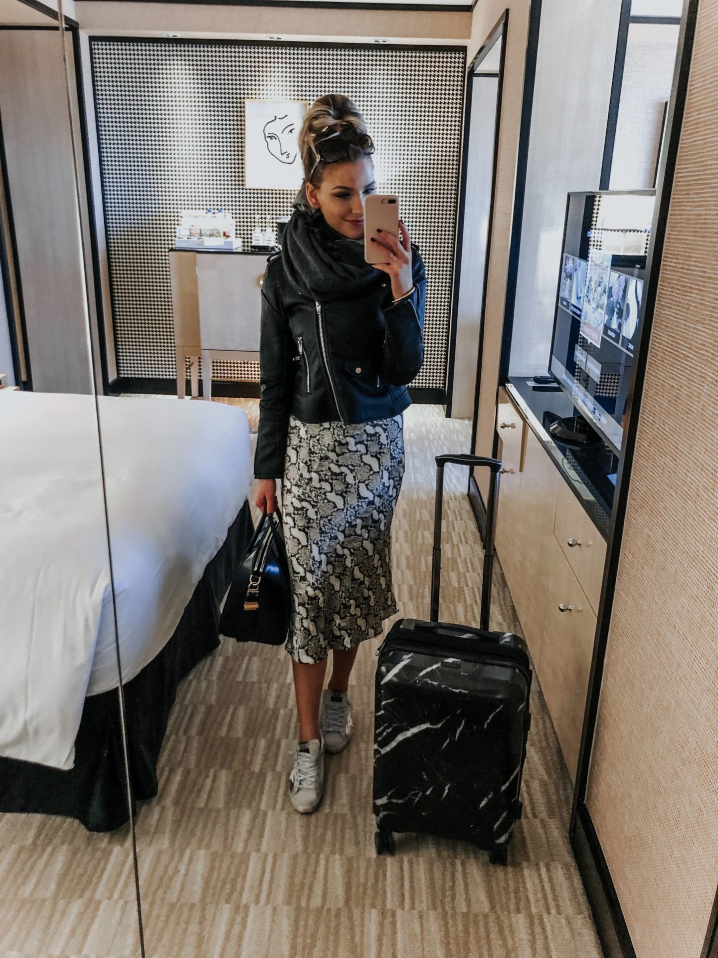 Leather Jacket and Snake Print Skirt for Travel Style Leather Jacket and Snake Print Skirt for Travel Style — Las Vegas Winter Outfits