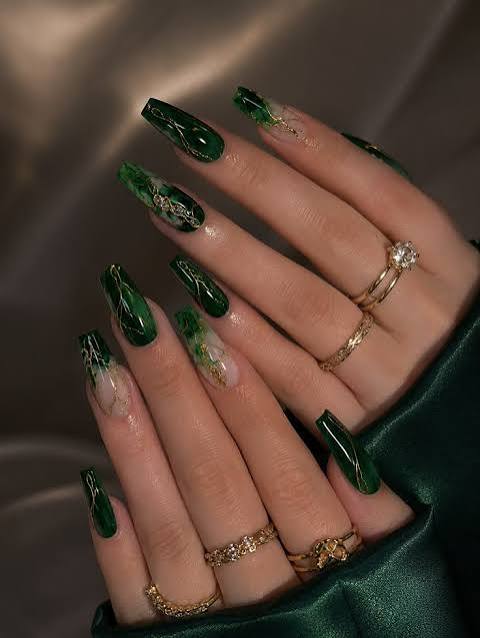 Emerald Coffin Nails with Gold Foil Swirls Emerald Coffin Nails with Gold Foil Swirls — Emerald Green Nails