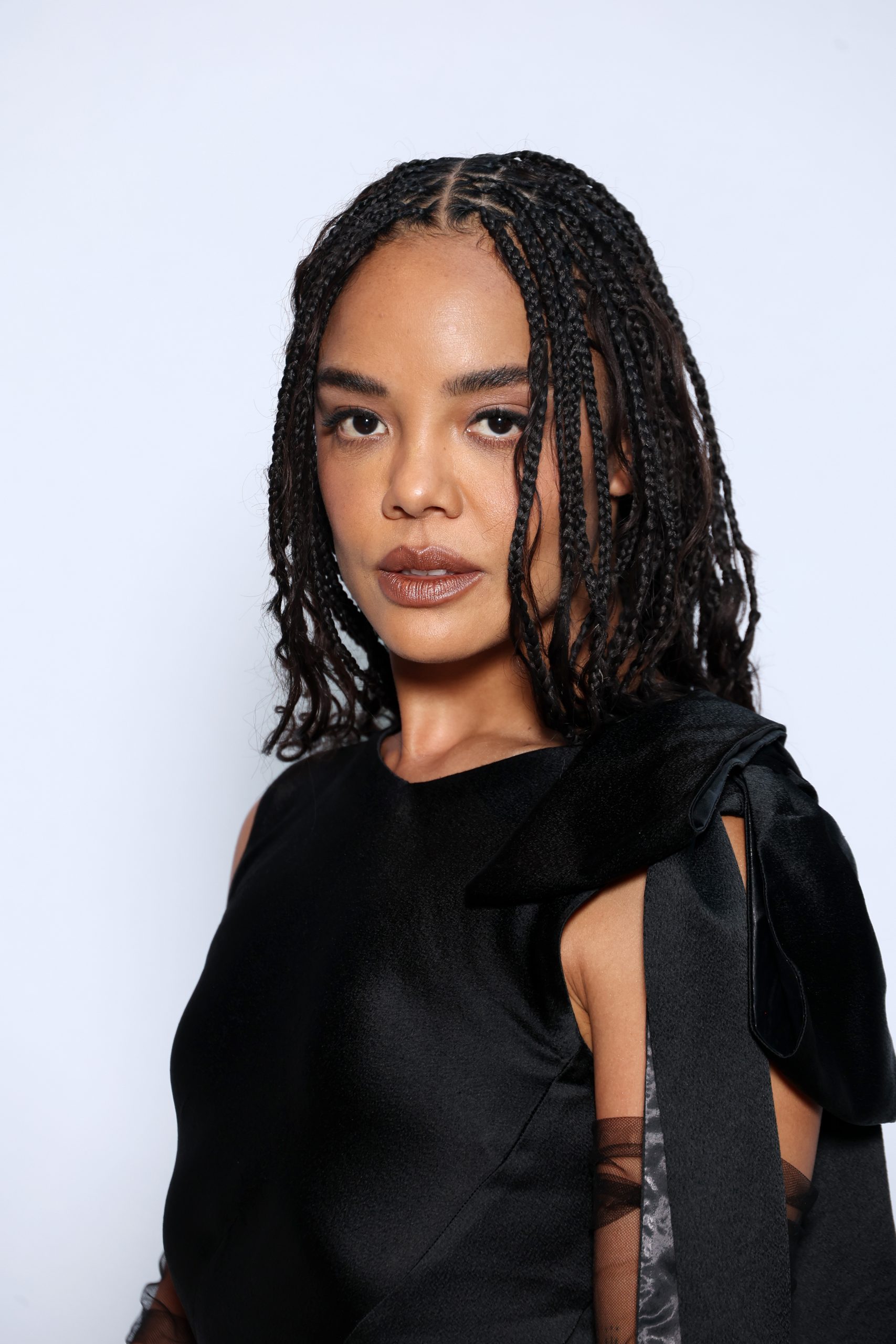 Shoulder-Length Box Braids with Subtle Highlights — Winter Braids for Black Women