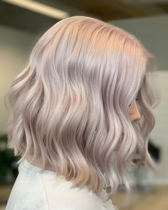 Long Wavy Layers with Blonde Highlights and Ribbed Top Long Wavy Layers with Blonde Highlights and Ribbed Top — Trendy Haircuts for Women