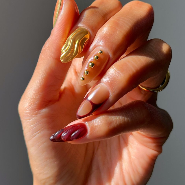 Gold Metallic Abstract Stiletto Nails Gold Metallic Abstract Stiletto Nails — Fall to Winter Nails