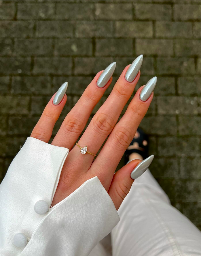 Chrome Finish Pale Silver Chrome Stiletto Nails Chrome Finish Pale Silver Chrome Stiletto Nails — Winter Nail Colors for Women Over 40