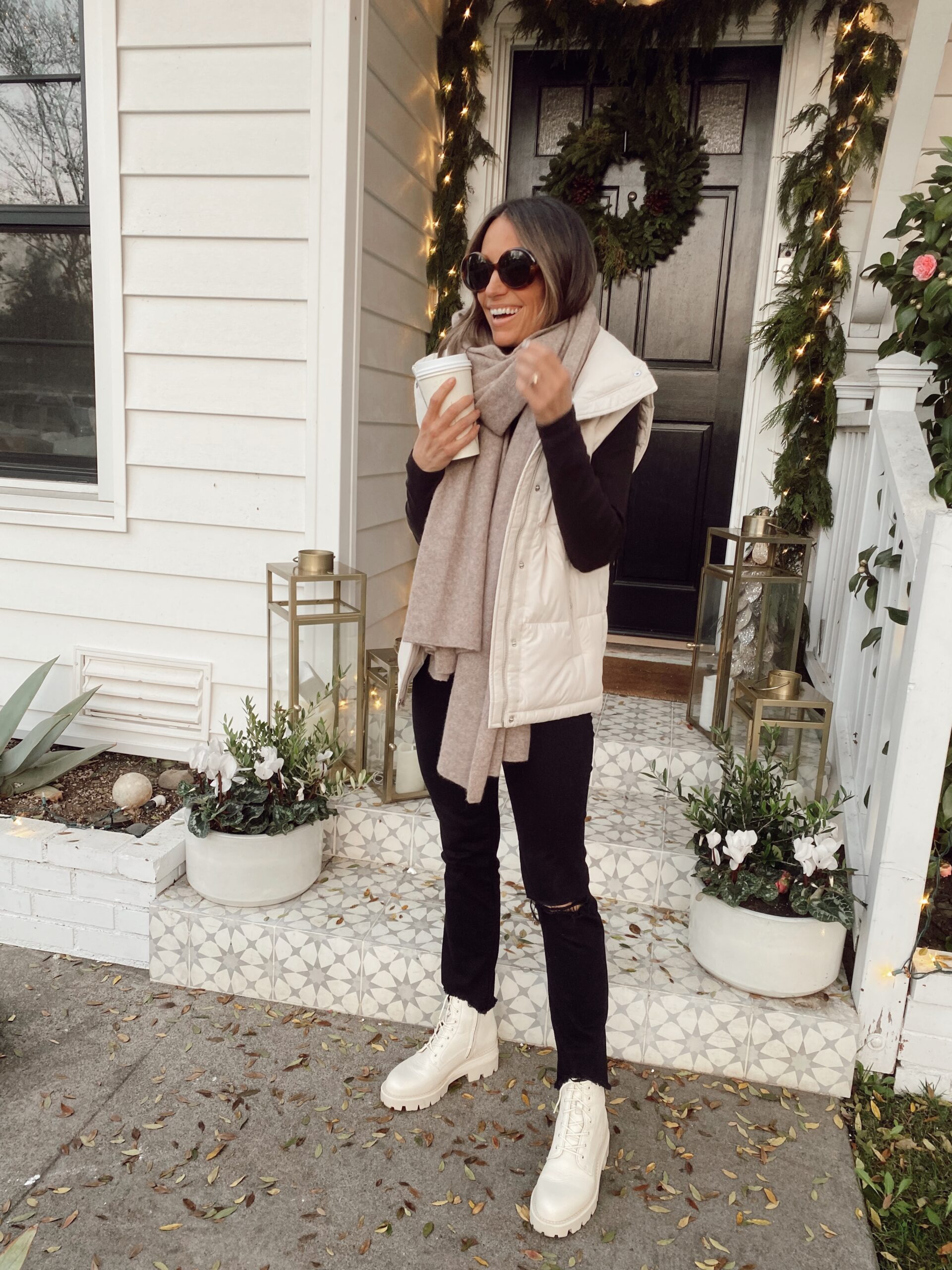 Casual Cream Puffer Vest with Black Top and Ripped Jeans Casual Cream Puffer Vest with Black Top and Ripped Jeans — Puffer Vest Outfits