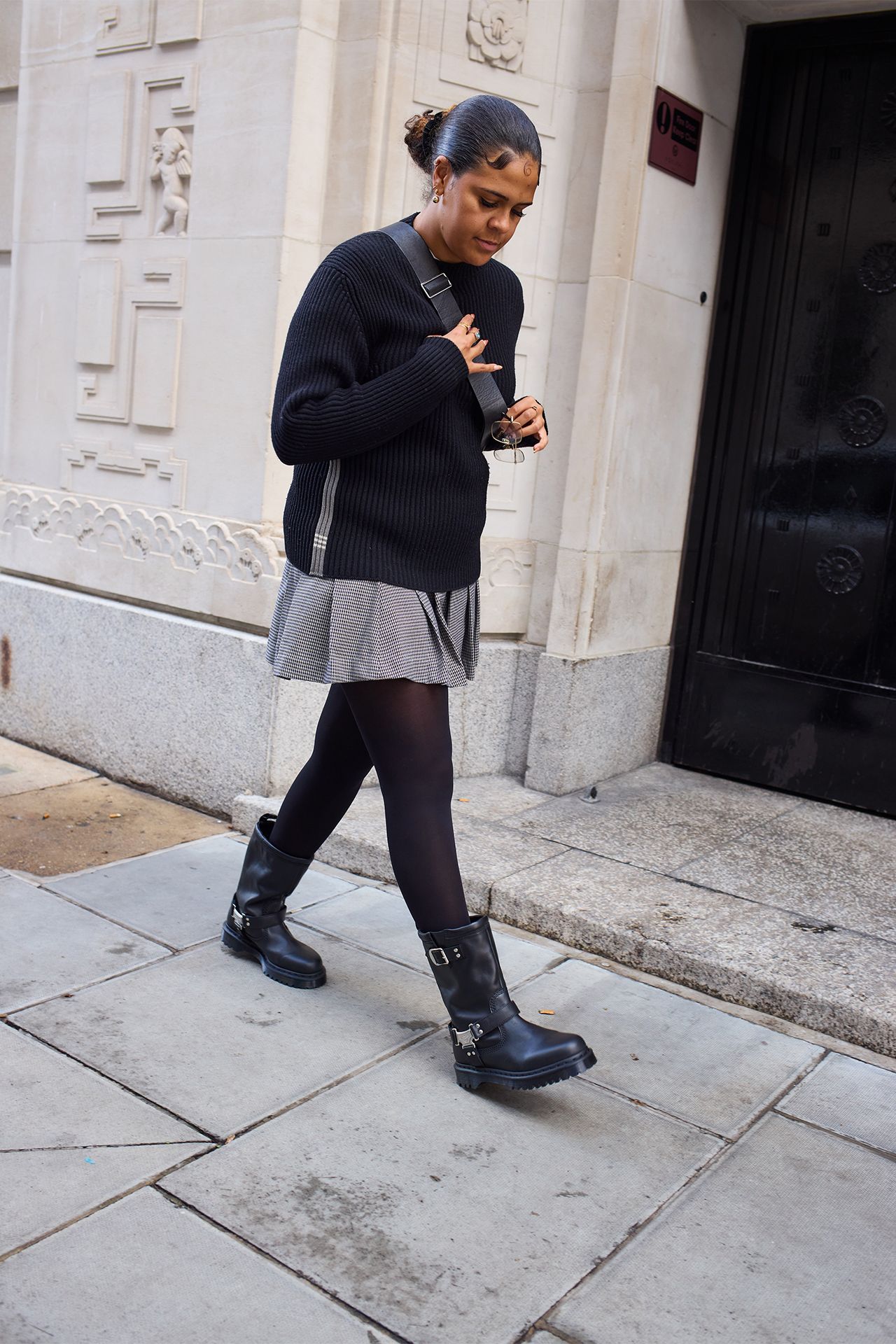 Moto Boots with Houndstooth Mini Skirt for Winter Street Style — Snow Boots Outfits