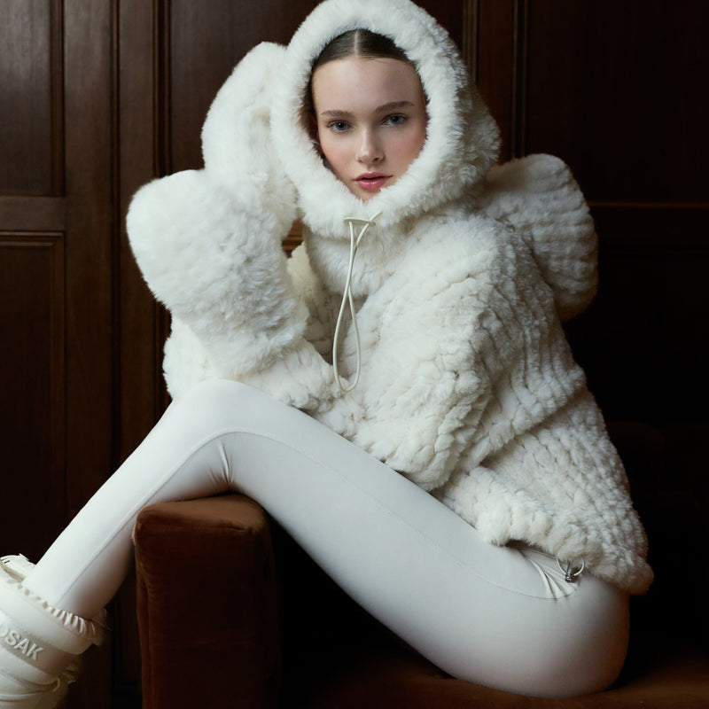 Oversized White Faux Fur Jacket and Leggings Oversized White Faux Fur Jacket and Leggings — Apres Ski Outfits