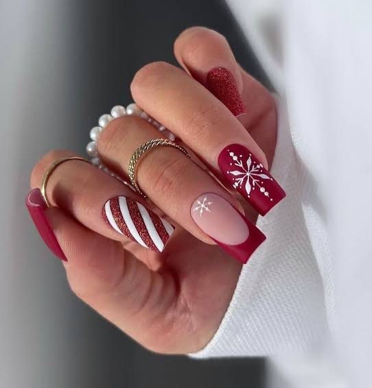 Get ready to sleigh this holiday season with cozy and cute winter nail designs for 2024! ❄️✨ These inspos are perfect for adding a touch of holiday magic to your nails 🎄 -