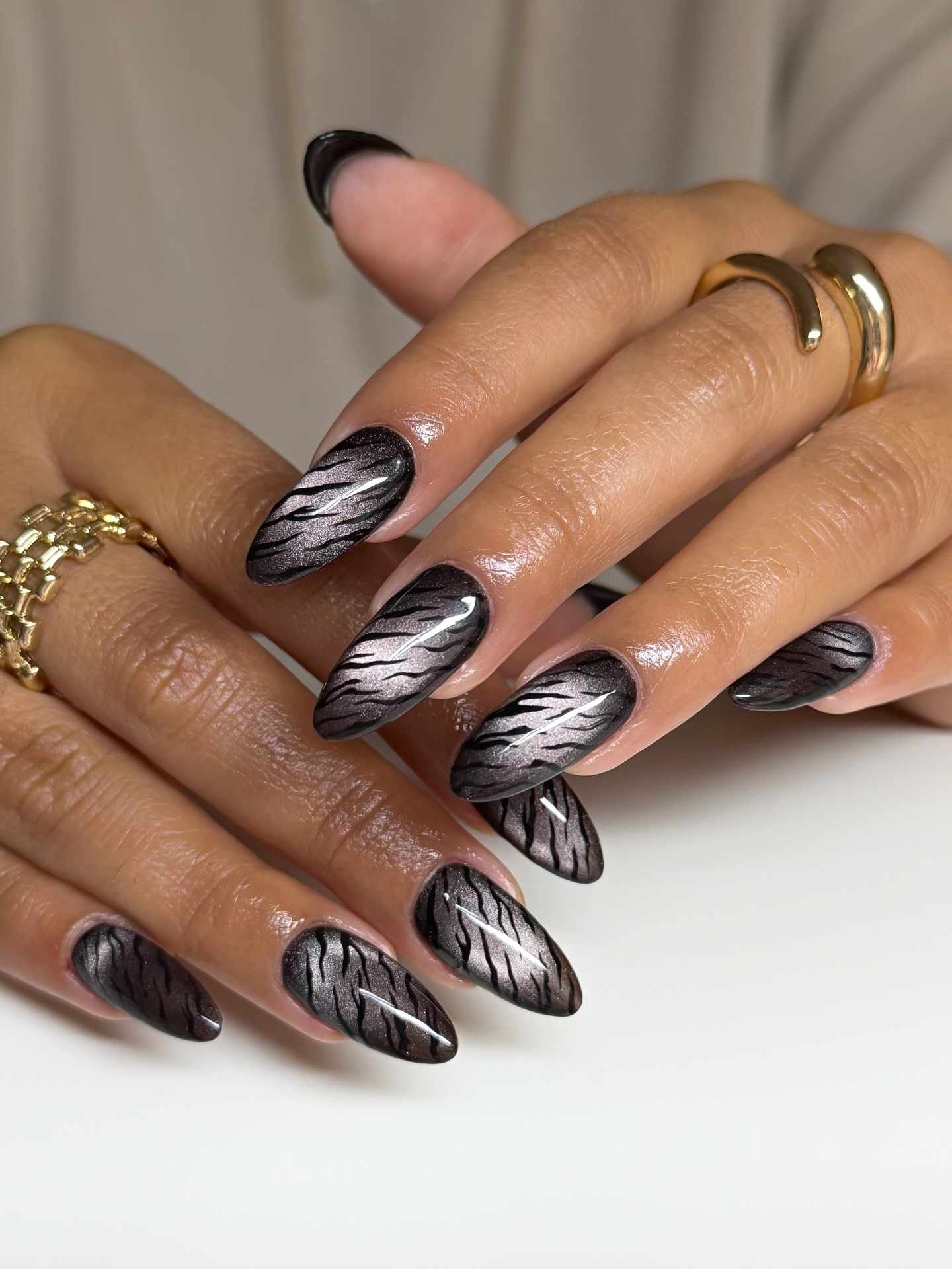 15 Dramatic Nail Ideas to Try This Fall