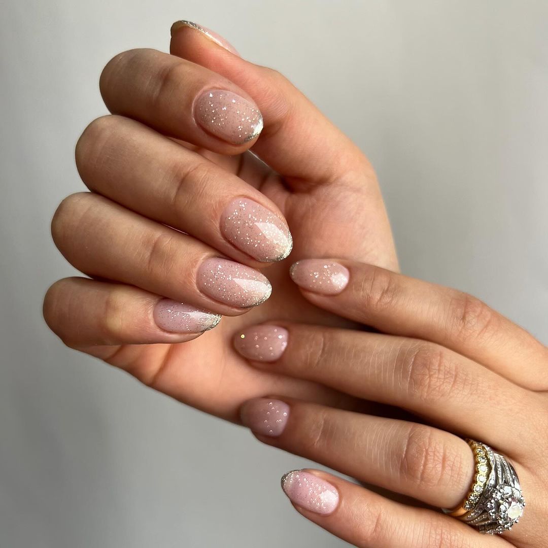 Glitter And Glossy Short Oval Gold Glitter Tip Nails — Winter Glitter Nails