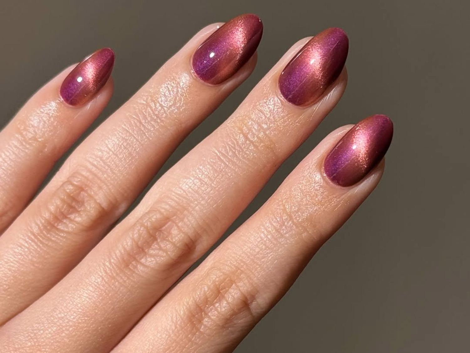 Nude Brown Cat Eye with Gold Foil Nude Brown Cat Eye with Gold Foil — Winter Cat Eye Nails