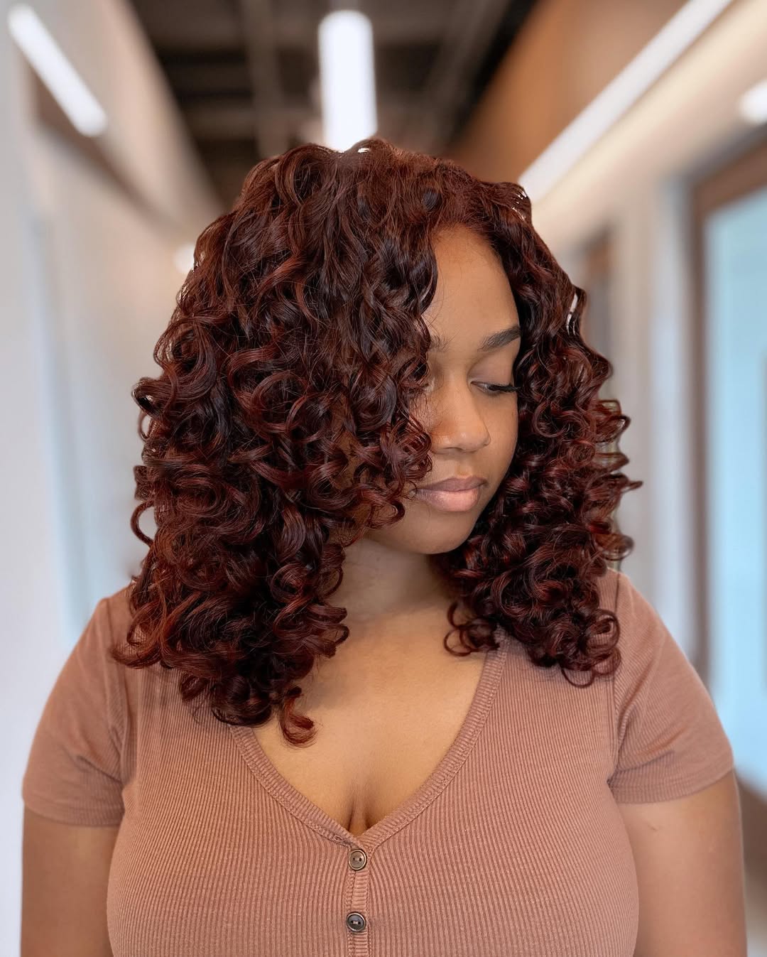 Shoulder-Length Bob With Red Tones Shoulder-Length Bob With Red Tones — Winter Auburn Hair Color
