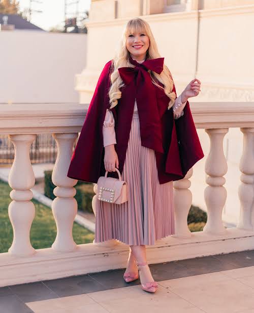 Elegant Burgundy Cape for Formal Occasions Elegant Burgundy Cape for Formal Occasions — Colorful Winter Outfits