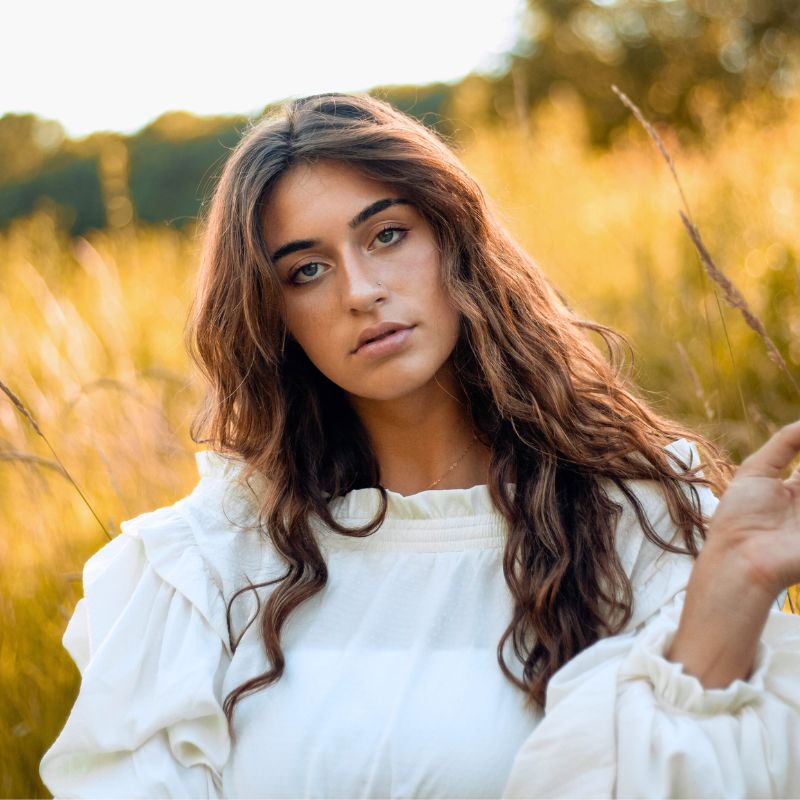 Long Natural Waves With Subtle Highlights Long Natural Waves With Subtle Highlights — Winter Haircuts for Wavy Hair