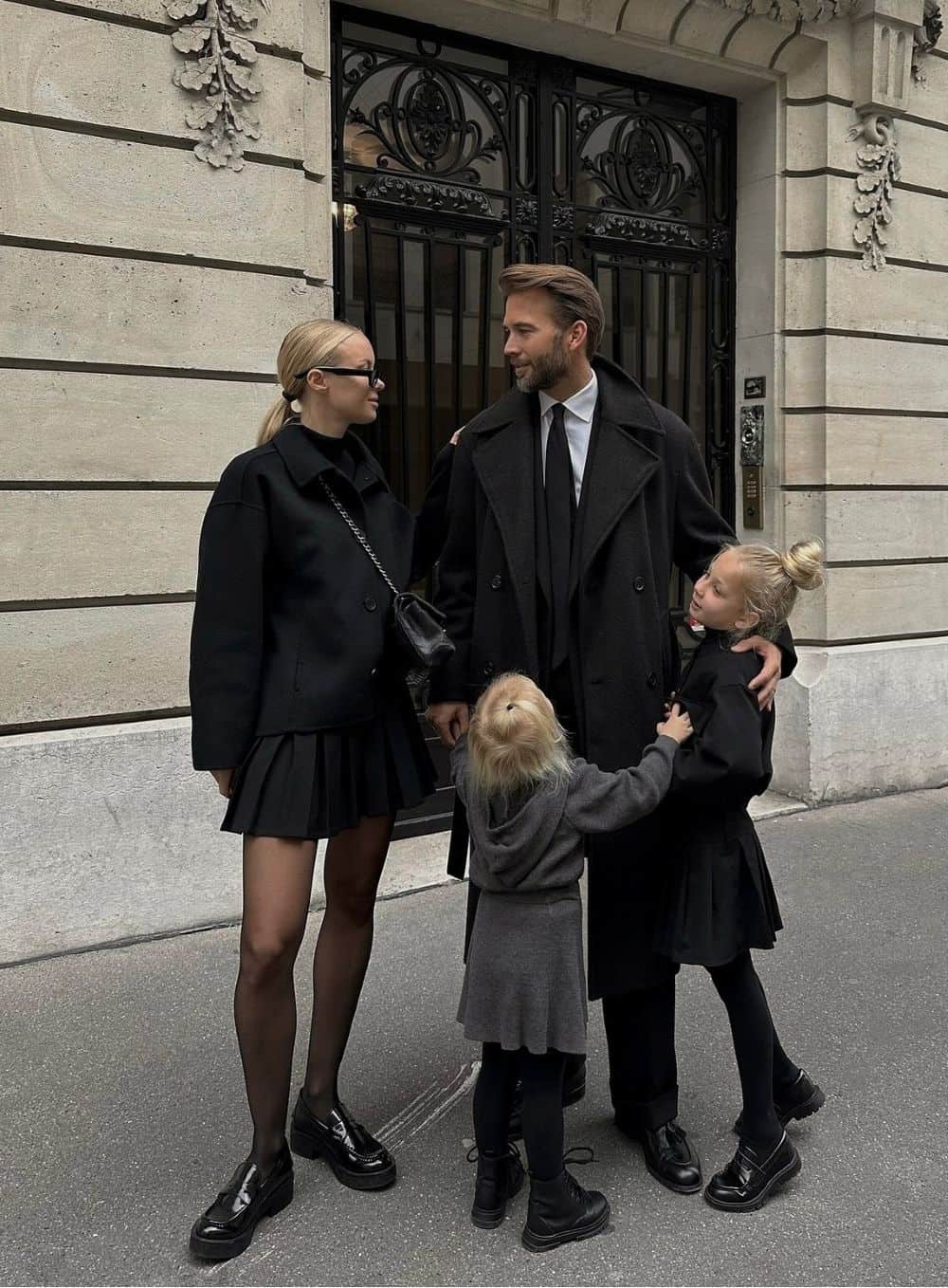 Winter Family Photo Outfits | Holiday & Christmas Outfit Ideas