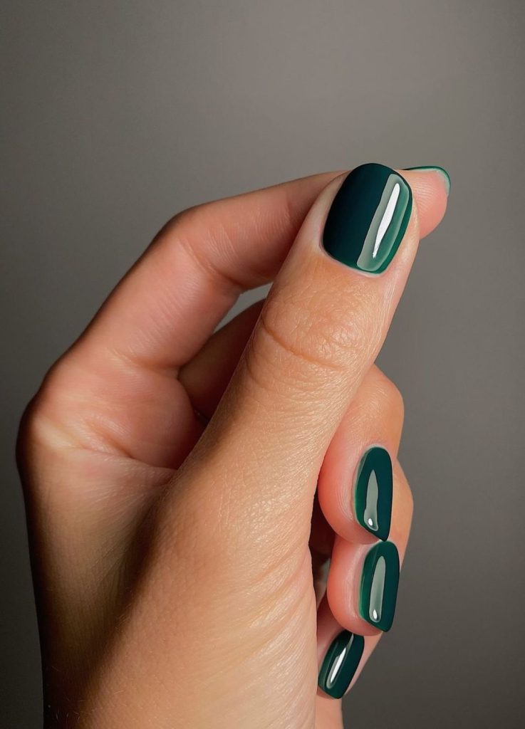 Forest Green Glossy Oval Nails Forest Green Glossy Oval Nails — Winter Nail Colors for Women Over 50
