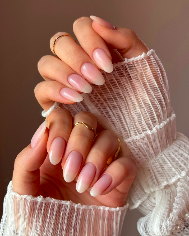 Pale Pink Polka Dot Gradient Nails — Winter Oval Nails