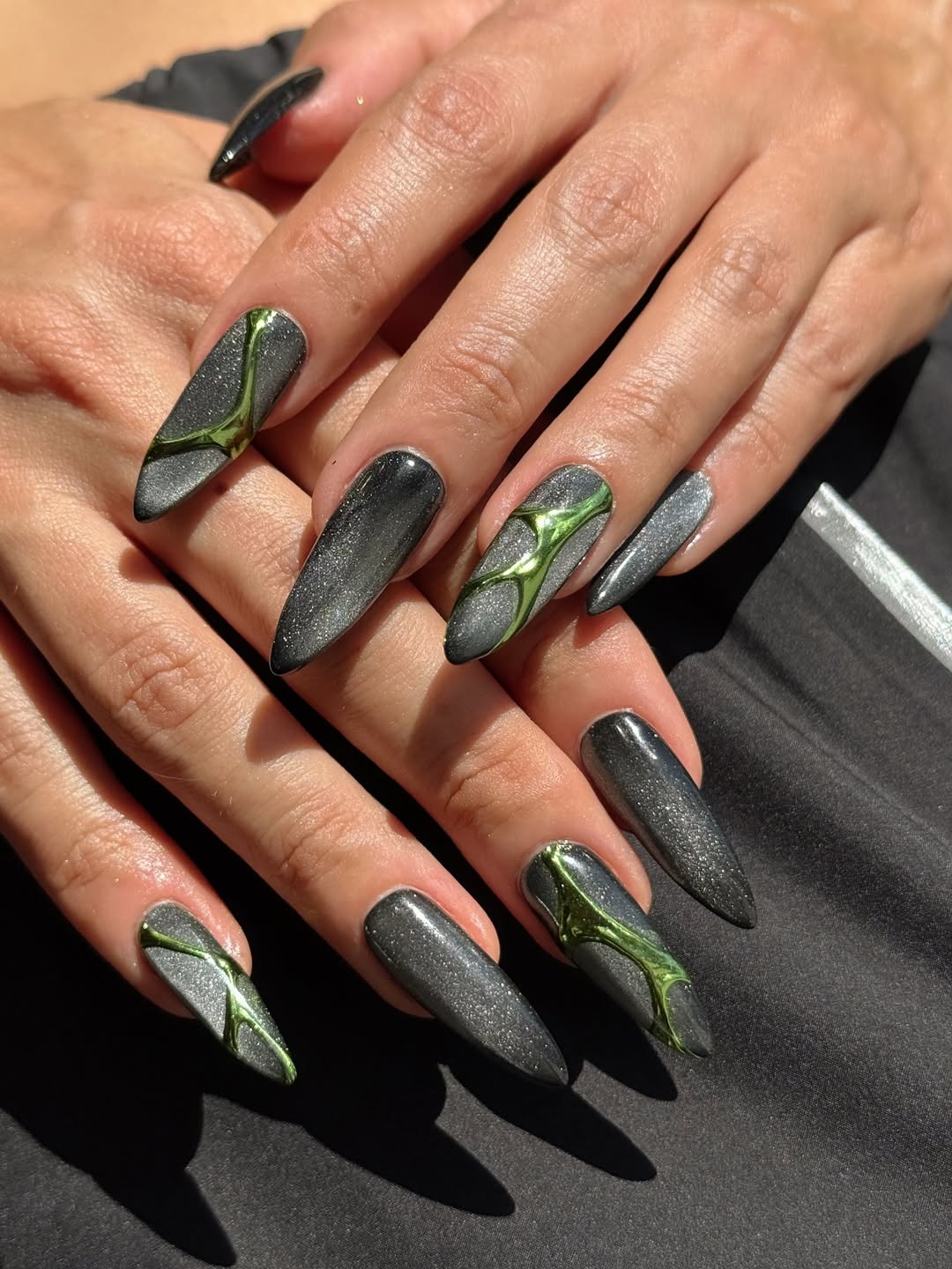 Dark Grey Cat Eye with Green Art Dark Grey Cat Eye with Green Art — Winter Cat Eye Nails