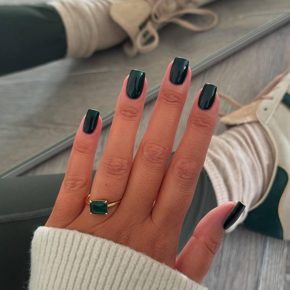 Opaque Dark Green Short Square Nails — Winter Green Nails