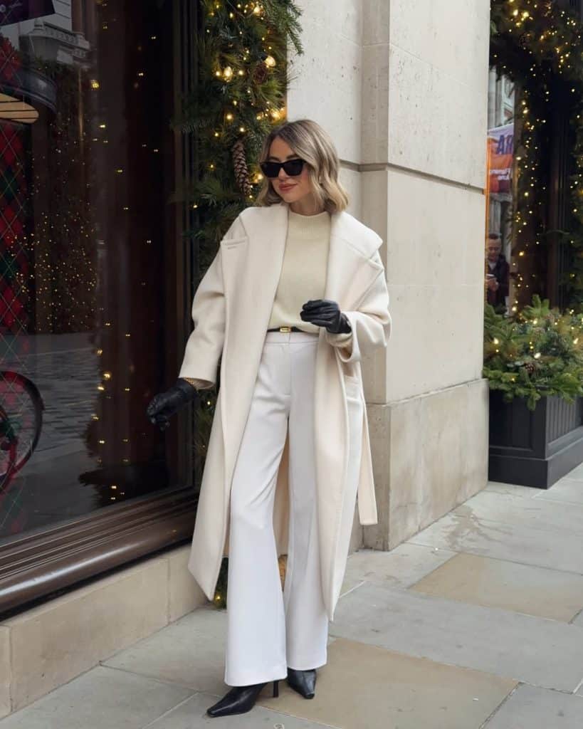 Longline Cream Coat with Black Accessories for Elegant Contrast Longline Cream Coat with Black Accessories for Elegant Contrast — Old Money Winter Outfits