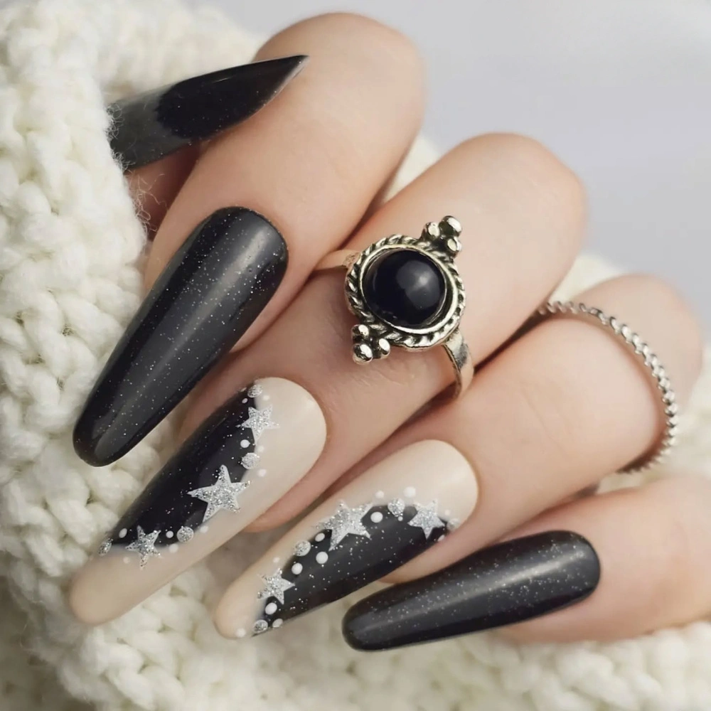 Winter Festive Visual Idea — Winter Gel Nails