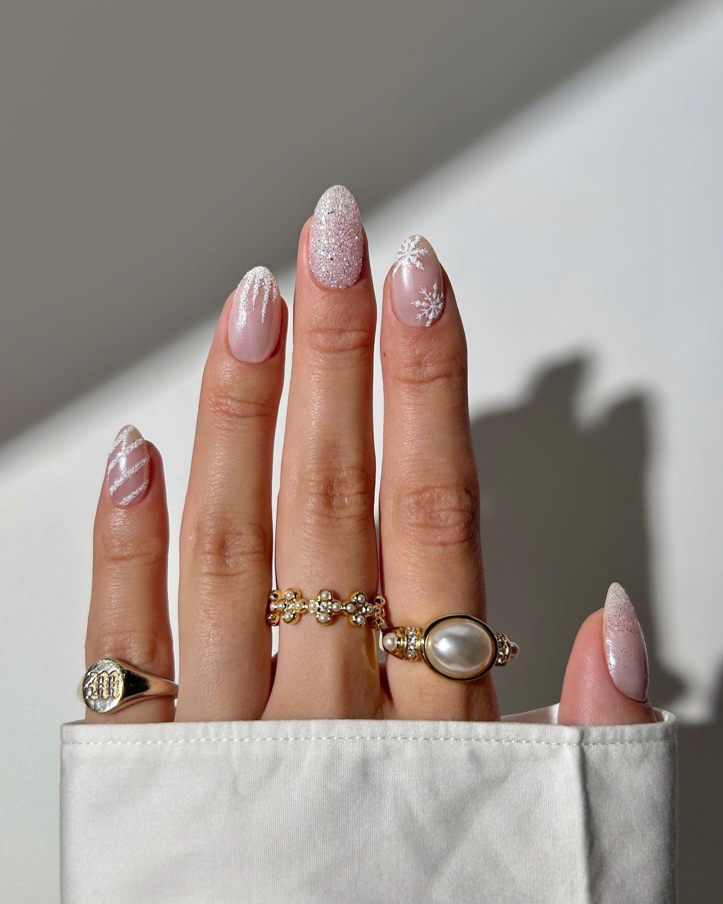 Sparkling Glitter Snowflake Almond Nails Sparkling Glitter Snowflake Almond Nails — Winter White Nails