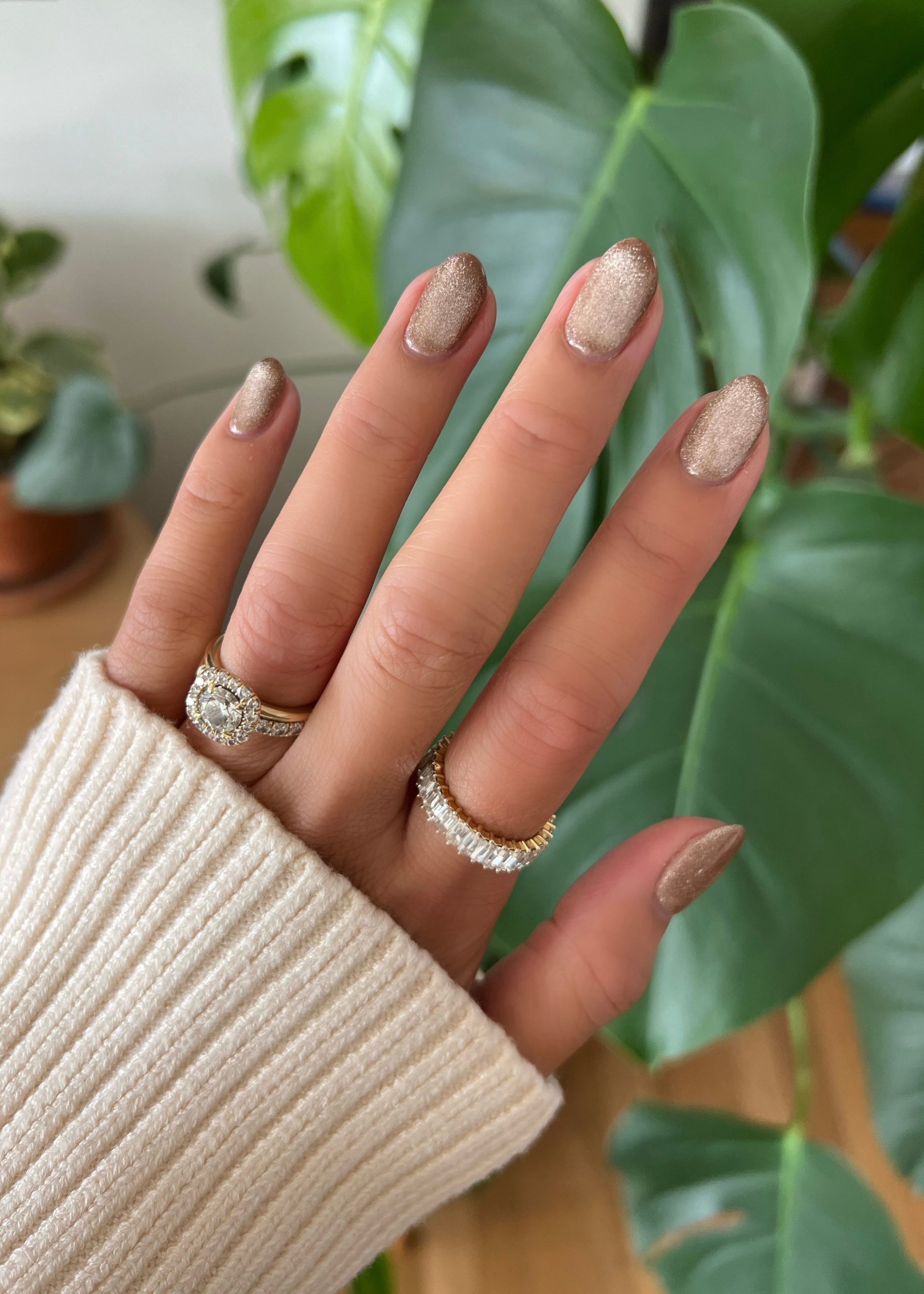 Shimmering Gold Beige Glitter Nails — Winter Nails