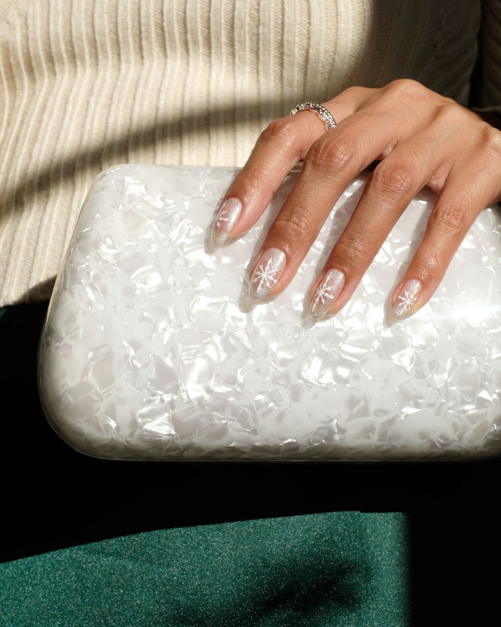 Festive Glitter Tip Snowflake Oval Nails Festive Glitter Tip Snowflake Oval Nails — Winter White Nails