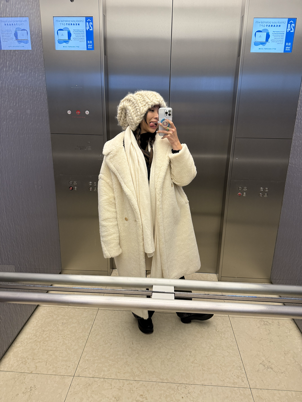 Oversized White Teddy Coat with Beanie and Scarf Oversized White Teddy Coat with Beanie and Scarf — Teddy Coat Outfits