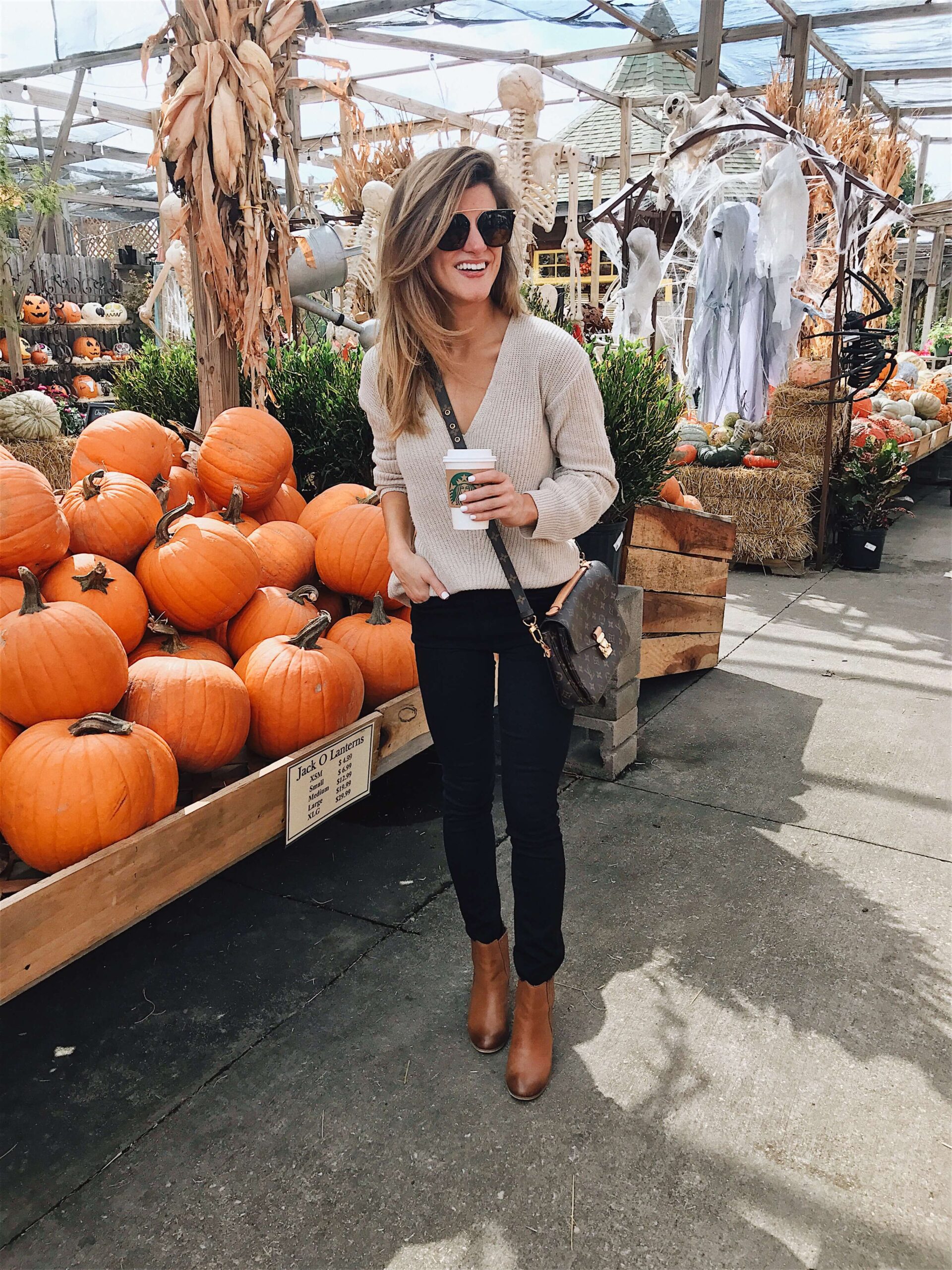 Brown Ankle Boots Cream V-Neck Sweater with Black Skinny Jeans Brown Ankle Boots Cream V-Neck Sweater with Black Skinny Jeans — Sweater Outfits