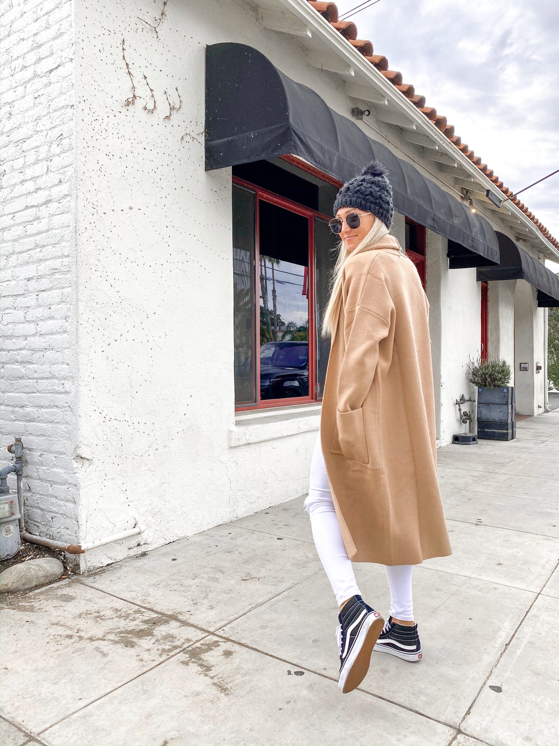 Casual Street Style: Camel Coat with White Pants and Vans Casual Street Style: Camel Coat with White Pants and Vans — Camel Coat Outfits