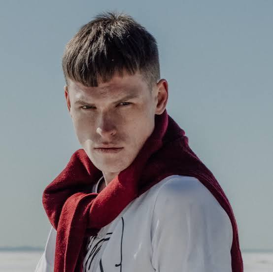Textured Crop With Blunt Fringe — Winter Haircuts for Men