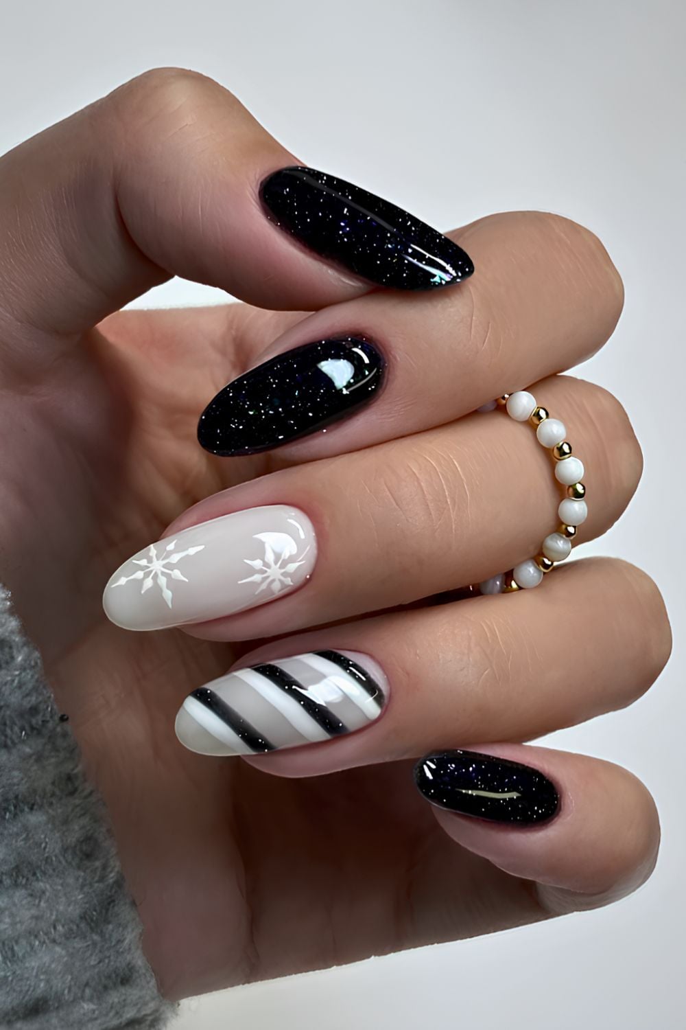 Chic Black Square Nails with Gold Foil — Winter Black Nails