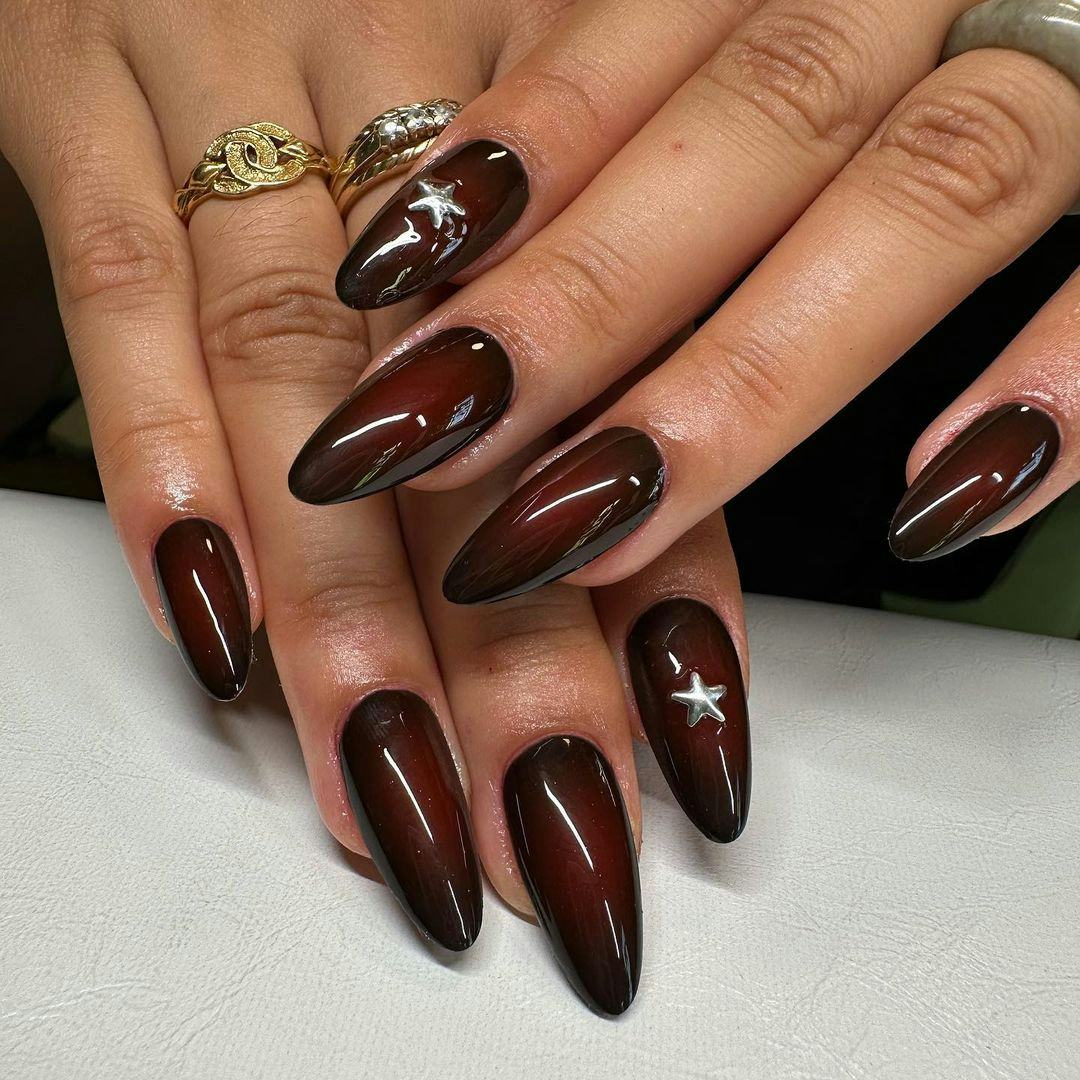 Brown to Red Gradient Star Nails Brown to Red Gradient Star Nails — Black Cherry Nails