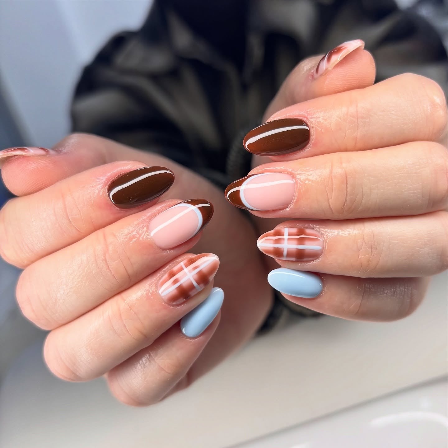 Plaid Stripes Chocolate Brown Medium Ovals Plaid Stripes Chocolate Brown Medium Ovals — Simple Winter Nails