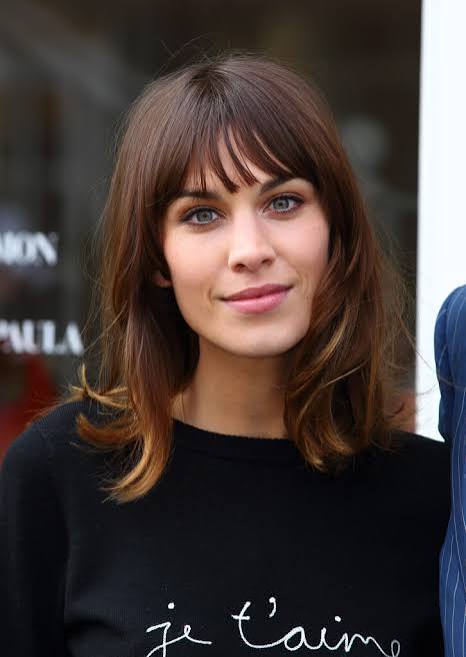 Collarbone Layers With Wispy Bangs Collarbone Layers With Wispy Bangs — Winter Haircuts for Oval Faces
