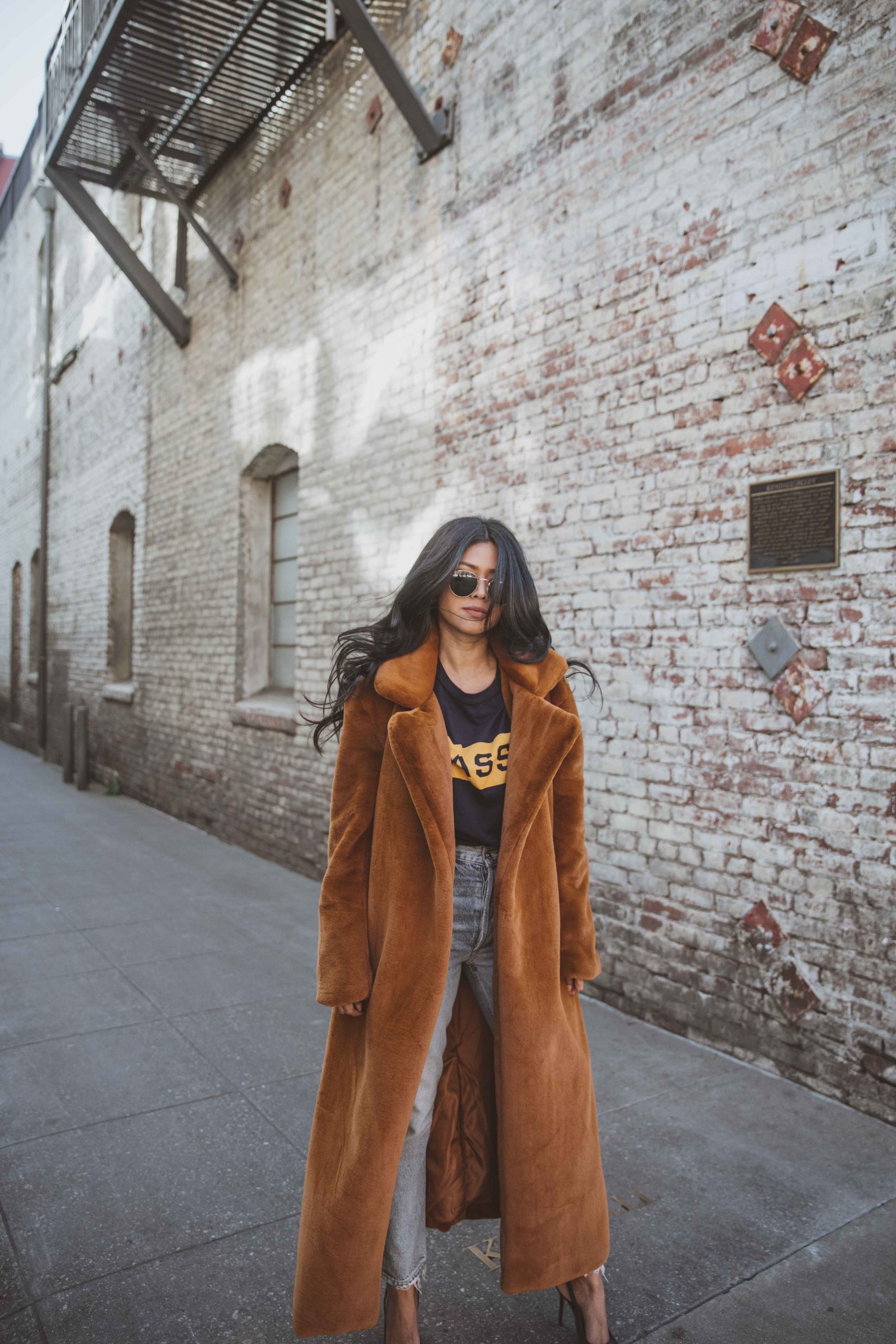Long Brown Faux Fur Coat with Graphic Tee and Jeans — Faux Fur Coat Outfits