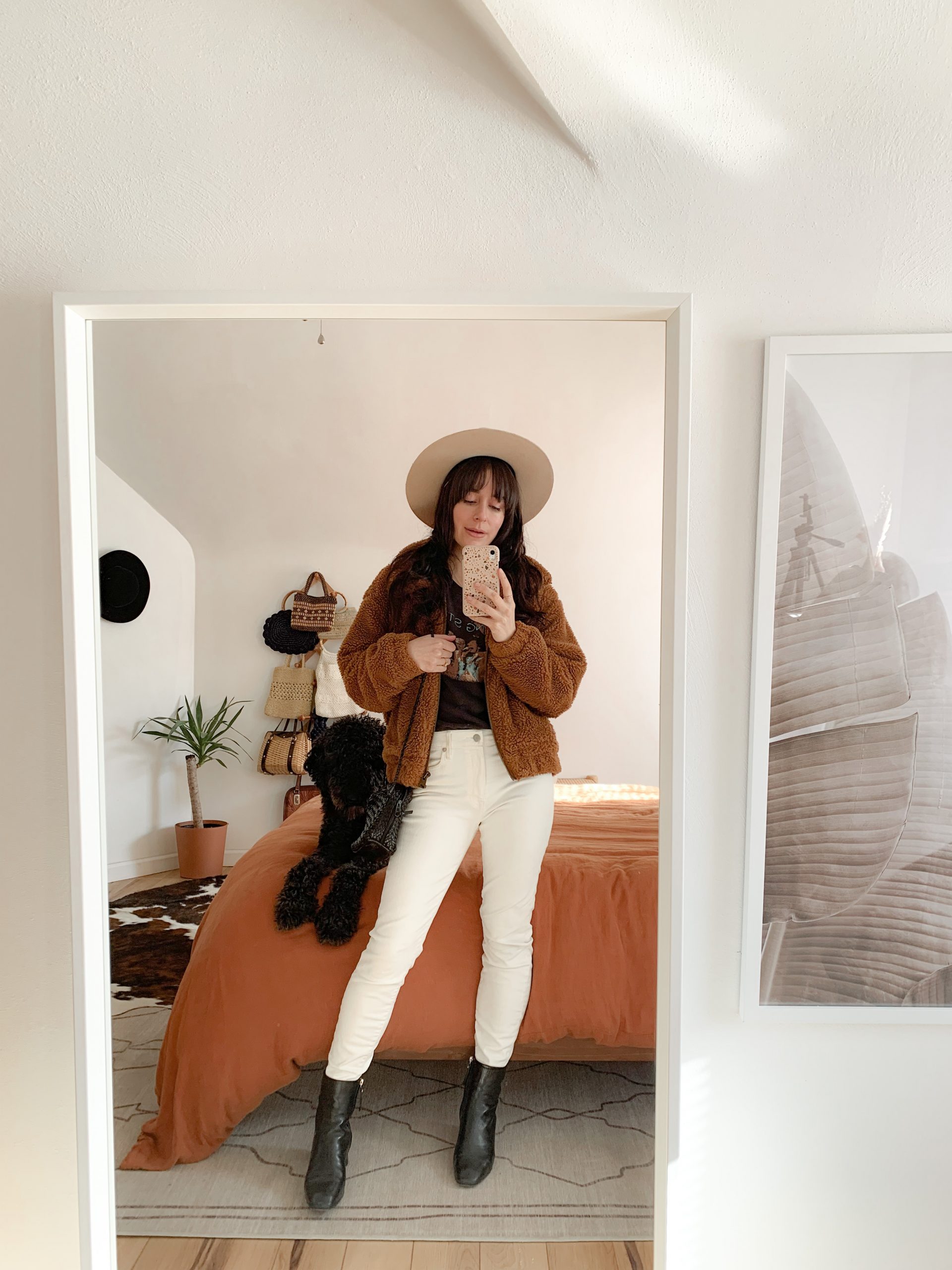 Brown Teddy Jacket with Graphic Tee and White Skinny Jeans Brown Teddy Jacket with Graphic Tee and White Skinny Jeans — Teddy Coat Outfits