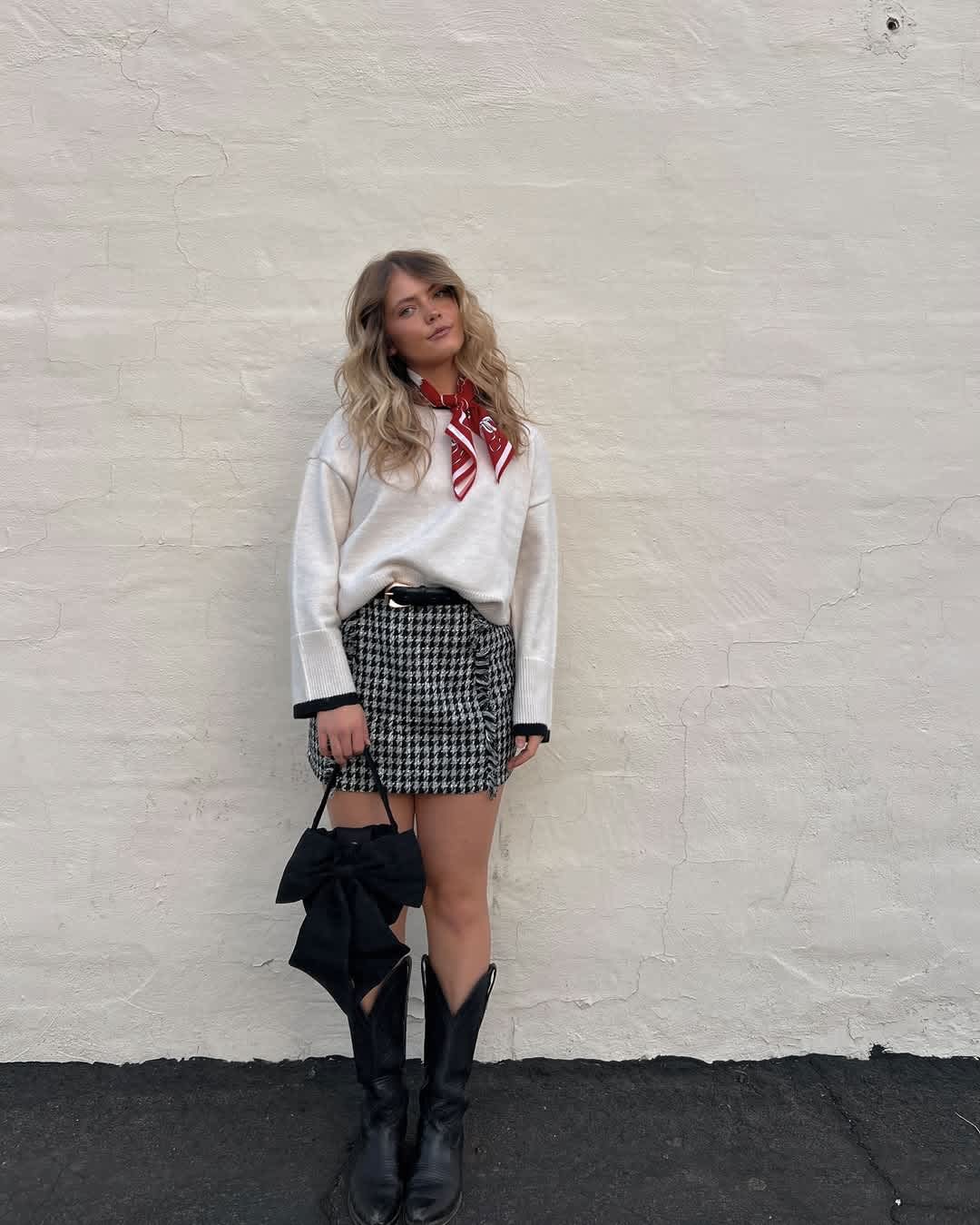 Houndstooth Mini Skirt with Bow Detail Handbag Houndstooth Mini Skirt with Bow Detail Handbag — Winter Skirt Outfits