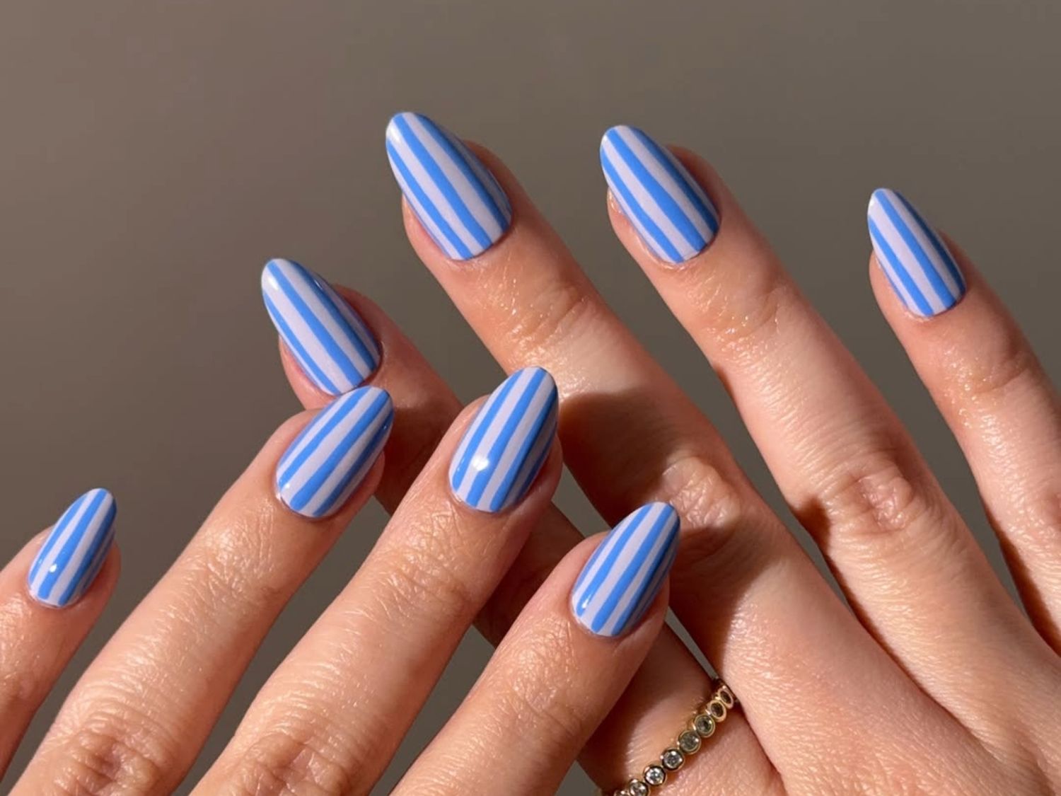 Bold Blue and White Stripe Nails Bold Blue and White Stripe Nails — Nail Art Ideas