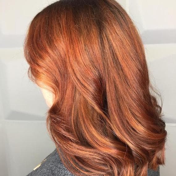 Collarbone Shoulder-Length Auburn With Highlights Collarbone Shoulder-Length Auburn With Highlights — Winter Auburn Hair Color