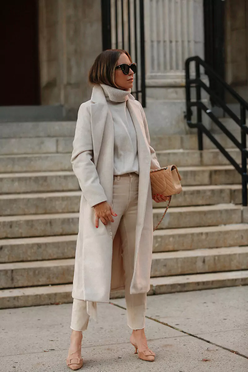 Monochromatic Cream Outfit with Light Wash Jeans — Winter Outfits with Jeans